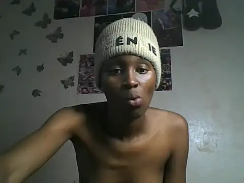 Snapshot of loversoncam chatting on 06-02-26, 01:13 loversoncam online show from 06-02-26, 01:13