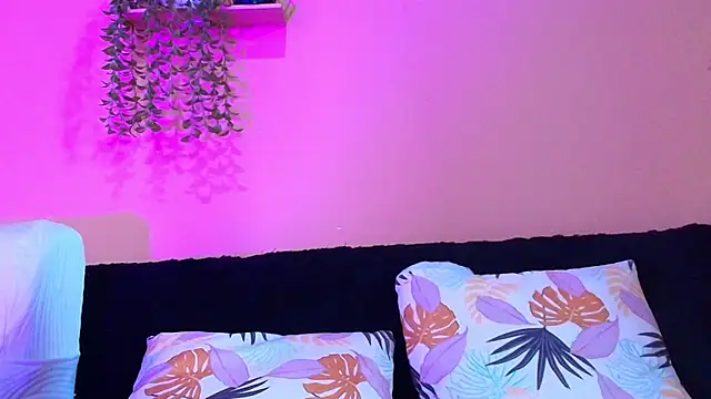 Snapshot of Lindaevans1 chatting on 07-04-26, 04:13 Lindaevans1 online show from 07-04-26, 04:13