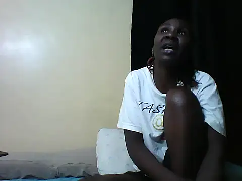 Snapshot of Bambybeauty2 chatting on 06-25-26, 05:34 Bambybeauty2 online show from 06-25-26, 05:34