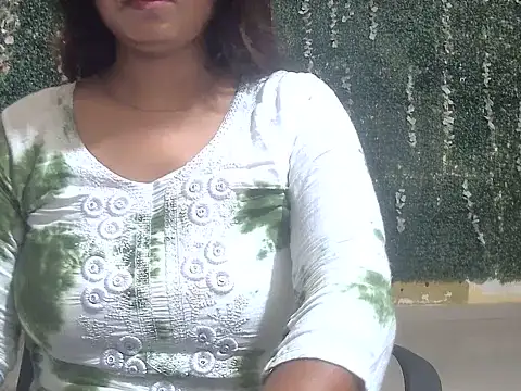 Snapshot of shallykaur chatting on 06-04-26, 03:45 shallykaur online show from 06-04-26, 03:45