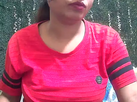 Snapshot of shallykaur chatting on 06-16-26, 05:32 shallykaur online show from 06-16-26, 05:32