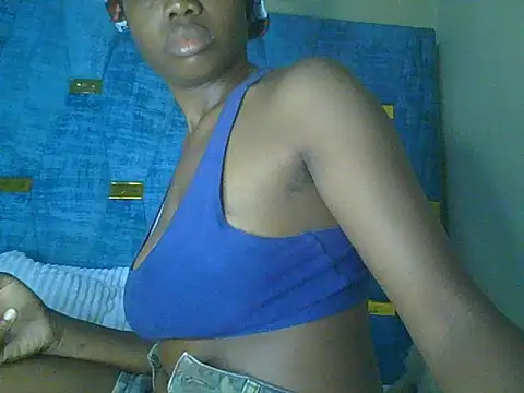Snapshot of Mariana_150 chatting on 05-20-26, 04:07 Mariana 150 online show from 05-20-26, 04:07