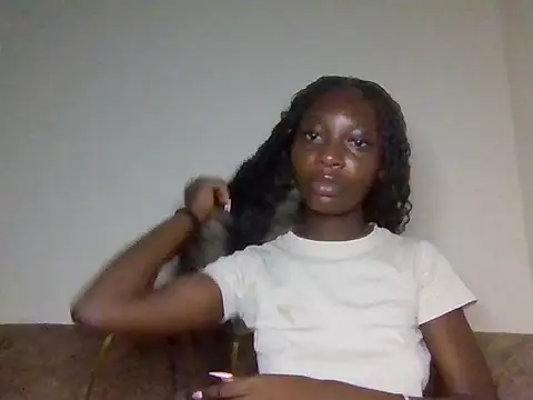 miss petite0 online show from 06-15-26, 10:17