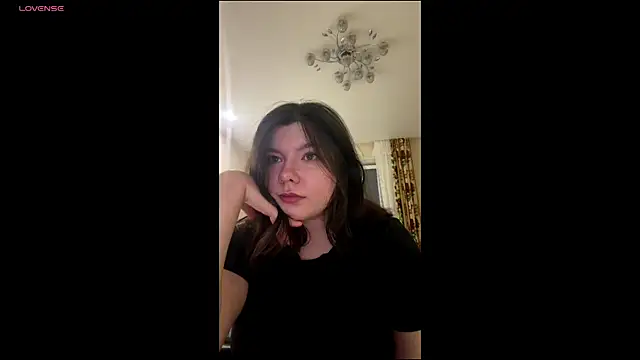Snapshot of linaligurt chatting on 05-16-26, 05:12 linaligurt online show from 05-16-26, 05:12