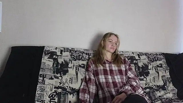 Snapshot of KareyFonger chatting on 06-25-26, 01:15 KareyFonger online show from 06-25-26, 01:15
