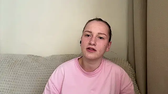 Snapshot of RhondaBessler chatting on 05-19-26, 02:12 RhondaBessler online show from 05-19-26, 02:12