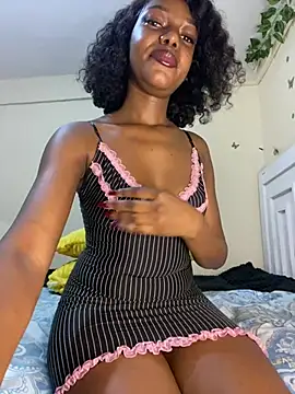 Snapshot of secxy-Petite chatting on 07-18-26, 01:04 secxy-Petite online show from 07-18-26, 01:04