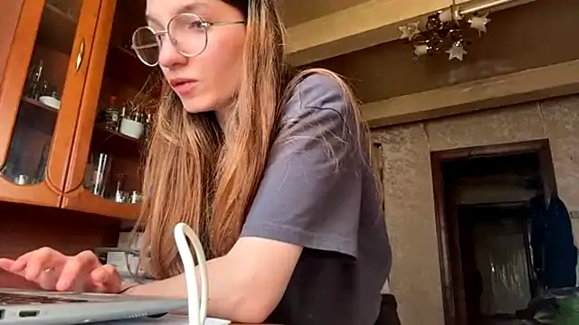 Snapshot of SparkleJebb chatting on 05-24-26, 03:06 SparkleJebb online show from 05-24-26, 03:06
