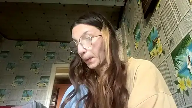 Snapshot of SparkleJebb chatting on 06-07-26, 04:16 SparkleJebb online show from 06-07-26, 04:16