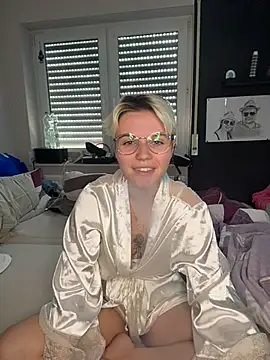 Snapshot of HannahFoxxx chatting on 05-18-26, 10:32 HannahFoxxx online show from 05-18-26, 10:32