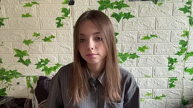 Snapshot of LisaPorse chatting on 06-17-26, 06:05 LisaPorse online show from 06-17-26, 06:05