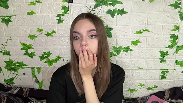 Snapshot of LisaPorse chatting on 06-19-26, 03:05 LisaPorse online show from 06-19-26, 03:05