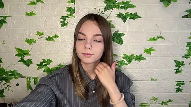 Snapshot of LisaPorse chatting on 06-27-26, 02:12 LisaPorse online show from 06-27-26, 02:12