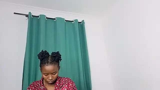 Snapshot of Dream_Girlz chatting on 06-17-26, 07:04 Dream Girlz online show from 06-17-26, 07:04
