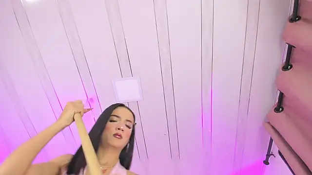 Snapshot of sophie_Laurent chatting on 06-11-26, 12:14 sophie Laurent online show from 06-11-26, 12:14