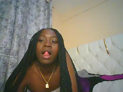 Preetygirlyz online show from 05-18-26, 04:35