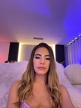 Snapshot of Sweet_ivonny chatting on 06-06-26, 02:00 Sweet ivonny online show from 06-06-26, 02:00