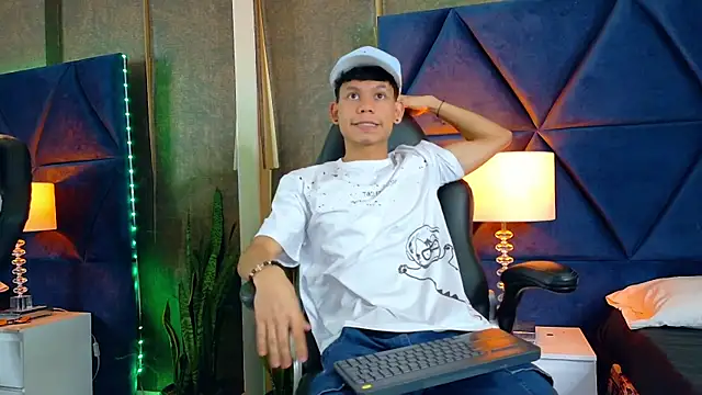 ThiagoFerrer  online show from 05-19-26, 04:30