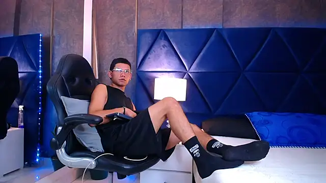 Snapshot of ThiagoFerrer_ chatting on 06-25-26, 04:12 ThiagoFerrer online show from 06-25-26, 04:12
