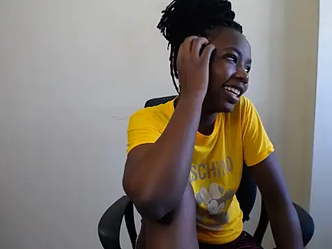 PinkCoochie02 online show from 06-17-26, 06:49