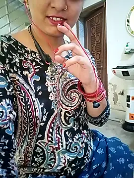 ZOYA-STRIP online show from 05-25-26, 08:42
