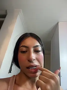 Snapshot of Velunett chatting on 05-29-26, 10:13 Velunett online show from 05-29-26, 10:13