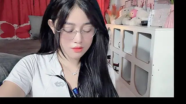Snapshot of Bee-Cherry chatting on 05-27-26, 03:03 Bee-Cherry online show from 05-27-26, 03:03