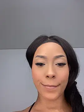 Snapshot of Saraah_bosh chatting on 05-19-26, 01:00 Saraah bosh online show from 05-19-26, 01:00