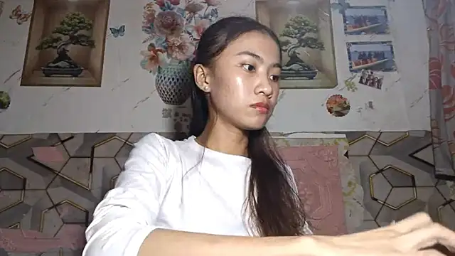 Snapshot of DeeannGunby chatting on 05-31-26, 04:03 DeeannGunby online show from 05-31-26, 04:03
