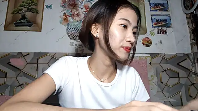 Snapshot of DeeannGunby chatting on 06-02-26, 04:09 DeeannGunby online show from 06-02-26, 04:09