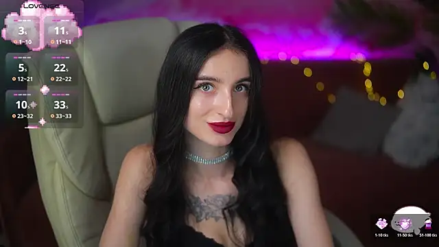 Snapshot of EmilyyMoon chatting on 06-14-26, 01:35 EmilyyMoon online show from 06-14-26, 01:35