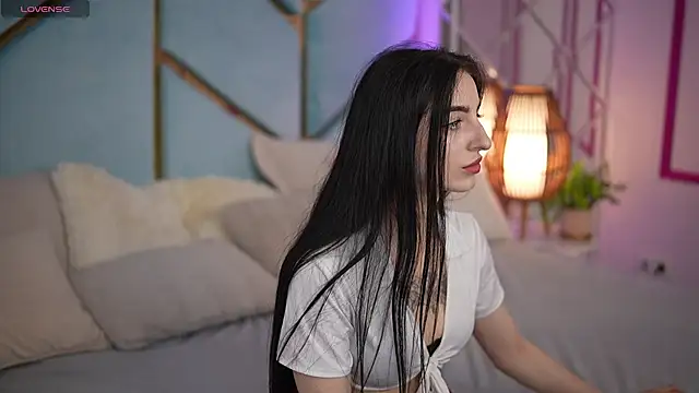 Snapshot of EmilyyMoon chatting on 06-24-26, 06:45 EmilyyMoon online show from 06-24-26, 06:45