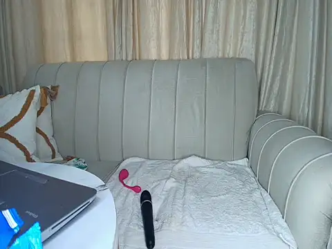 Snapshot of luxehorny chatting on 05-31-26, 02:13 luxehorny online show from 05-31-26, 02:13
