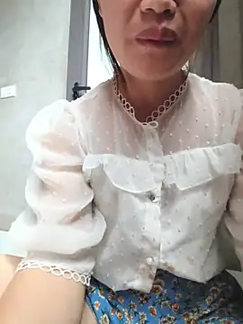 Snapshot of Emma-sin chatting on 07-05-26, 04:19 Emma-sin online show from 07-05-26, 04:19