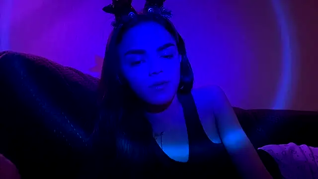 Snapshot of MarlyJess chatting on 06-16-26, 08:33 MarlyJess online show from 06-16-26, 08:33