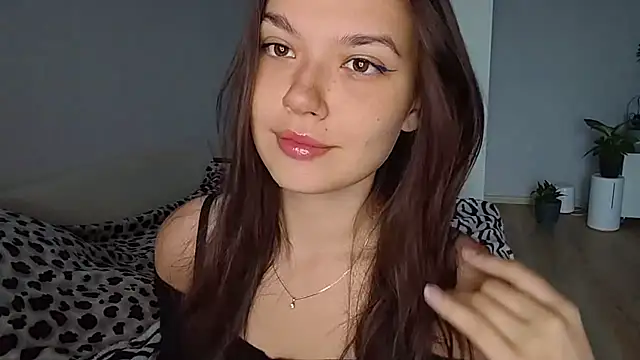 Snapshot of Vicki_queen chatting on 06-19-26, 05:12 Vicki queen online show from 06-19-26, 05:12