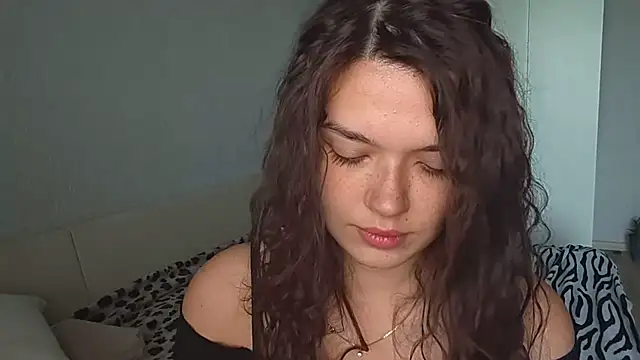 Snapshot of Vicki_queen chatting on 06-27-26, 05:12 Vicki queen online show from 06-27-26, 05:12