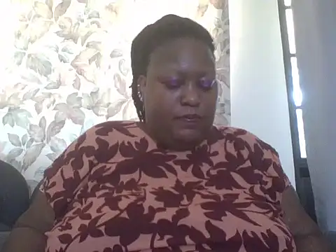 Snapshot of fat_ebonyqueen chatting on 06-24-26, 08:13 fat ebonyqueen online show from 06-24-26, 08:13