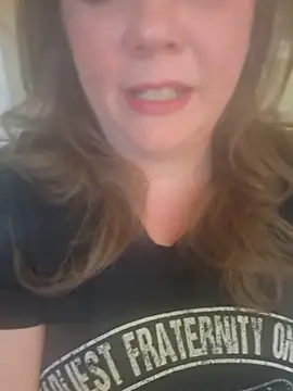 Snapshot of Bigtittymilkmommy chatting on 05-20-26, 01:56 Bigtittymilkmommy online show from 05-20-26, 01:56