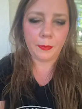 Snapshot of Bigtittymilkmommy chatting on 06-19-26, 01:32 Bigtittymilkmommy online show from 06-19-26, 01:32