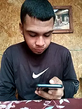 Snapshot of V3NENO_xxxhot1 chatting on 05-21-26, 02:13 V3NENO xxxhot1 online show from 05-21-26, 02:13