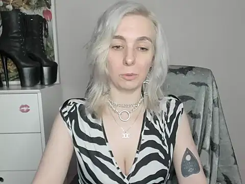 Snapshot of velvetanne chatting on 06-18-26, 10:09 velvetanne online show from 06-18-26, 10:09