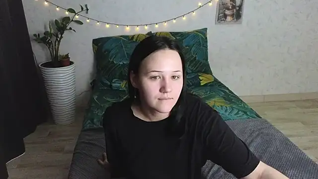 Snapshot of Tori_cute chatting on 06-14-26, 02:35 Tori cute online show from 06-14-26, 02:35