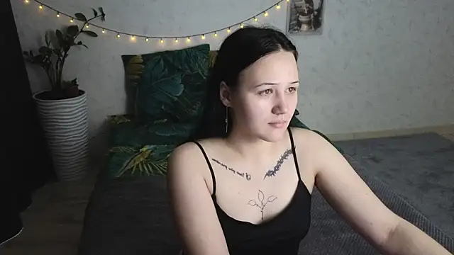 Snapshot of Tori_cute chatting on 06-15-26, 02:25 Tori cute online show from 06-15-26, 02:25