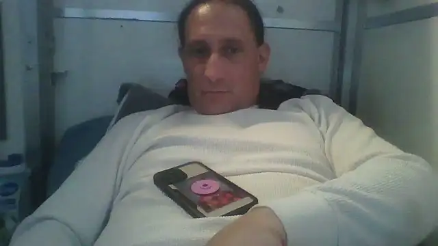 Snapshot of brazybooty92 chatting on 06-08-26, 01:33 brazybooty92 online show from 06-08-26, 01:33