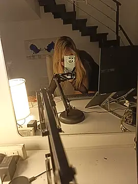 Snapshot of Ofeliafoxx chatting on 05-20-26, 07:47 Ofeliafoxx online show from 05-20-26, 07:47