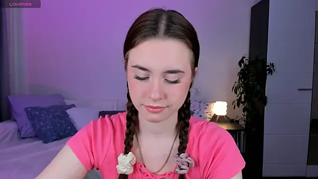 Snapshot of Lilit_Dream chatting on 06-15-26, 03:20 Lilit Dream online show from 06-15-26, 03:20
