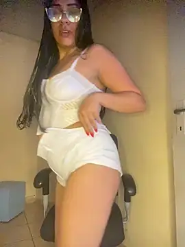 Snapshot of morenasam chatting on 07-27-26, 03:30 morenasam online show from 07-27-26, 03:30