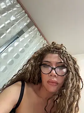 Snapshot of JessicaNichols_ chatting on 05-30-26, 02:03 JessicaNichols online show from 05-30-26, 02:03