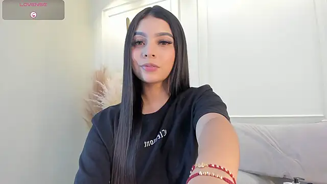 Snapshot of Alana_cutte chatting on 06-06-26, 05:01 Alana cutte online show from 06-06-26, 05:01
